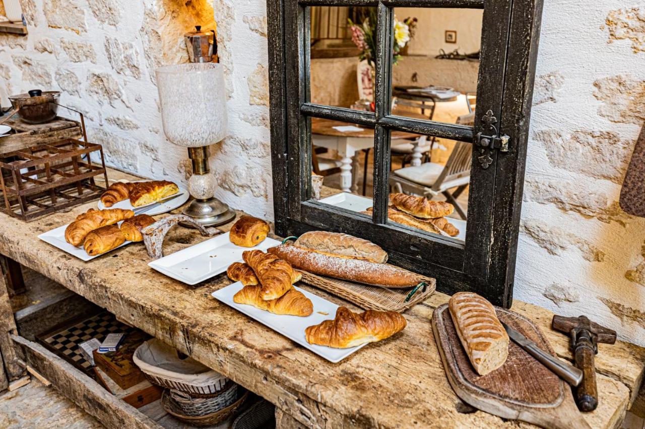 Le Domaine Des Carriers Bed & Breakfast Chevroches Bagian luar foto